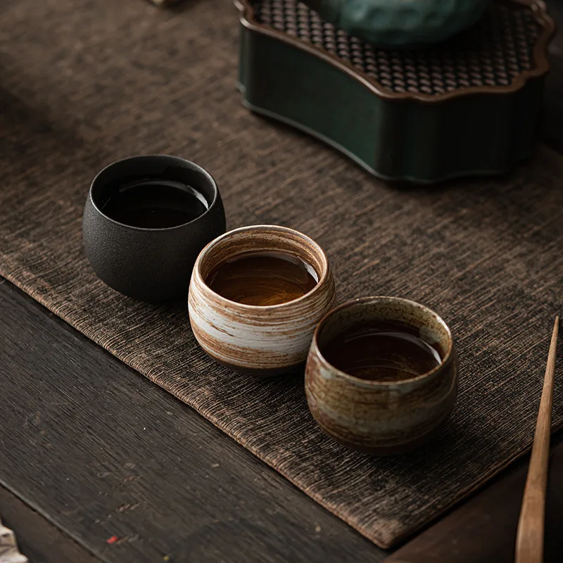 Japanese Pottery - 1個入り、和風の手作り陶器製茶碗、カンフー茶道用、レトロな侘寂の茶器、家庭用、お茶を飲むための装飾品、ギフト。